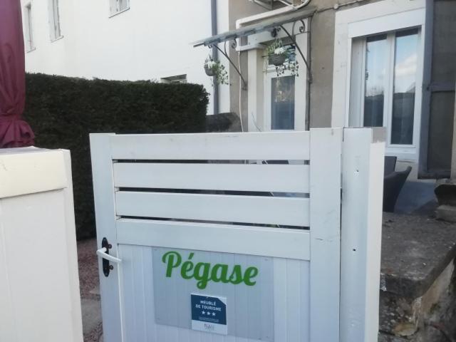Pegase Meuble 3*** Apartment Fourchambault ภายนอก รูปภาพ